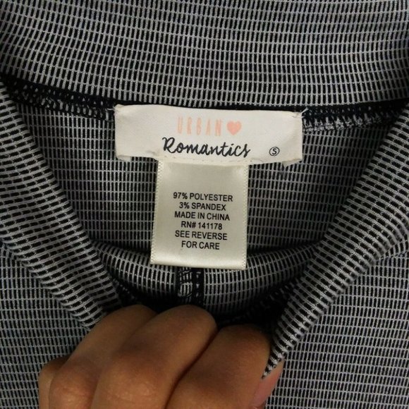 Urban Romantics Navy White Mock Neck Knit Sweater Long Sleeves Boxy Fit Sz Small - Picture 7 of 8